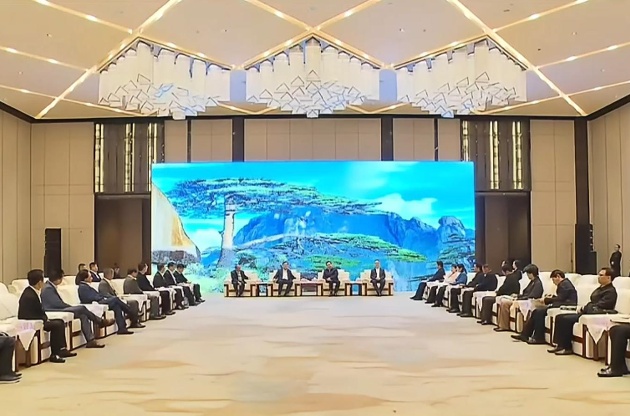 中器集團(tuán)董事長張學(xué)旺受邀參加安徽省委書記梁言順、省長王清憲與全國知名企業(yè)代表工作座談